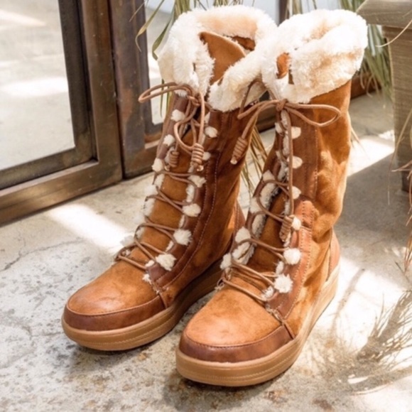 Shoes - Cozy Lace Up Faux Fur Ski Boots